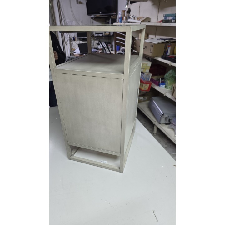 Industrijski noćni stočić / ormarić sa vratima – metal i drvo 44 × 37 × 76 cm