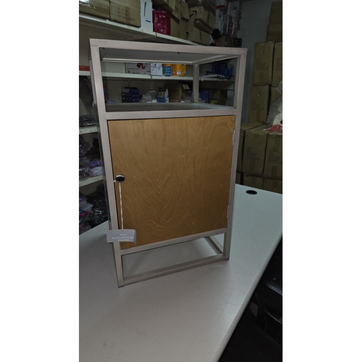 Industrijski noćni stočić / ormarić sa vratima – metal i drvo 44 × 37 × 76 cm