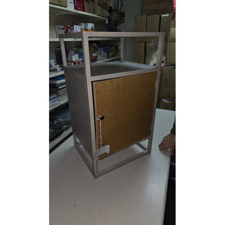 Industrijski noćni stočić / ormarić sa vratima – metal i drvo 44 × 37 × 76 cm