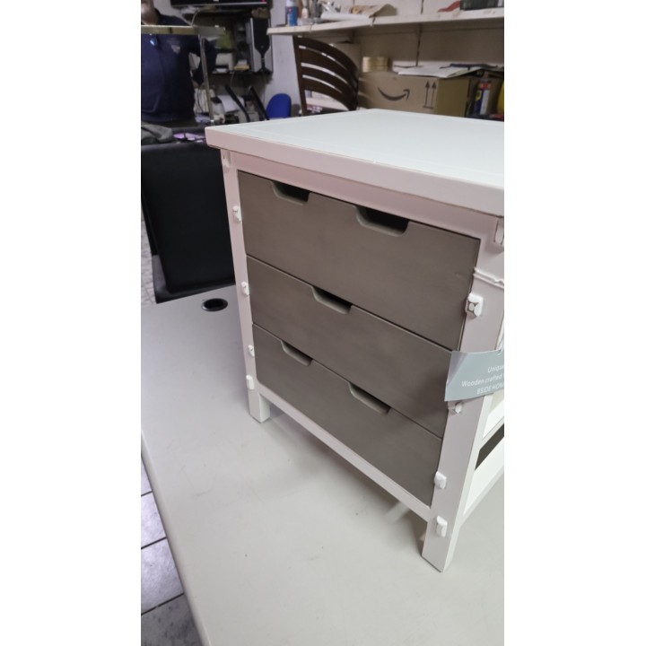 Noćni stočić sa 3 fioke 46x36x52.5 cm – Drveni noćni stočić siva