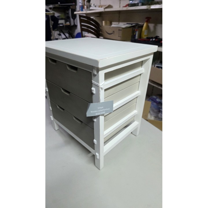 Noćni stočić sa 3 fioke 46x36x52.5 cm – Drveni noćni stočić siva