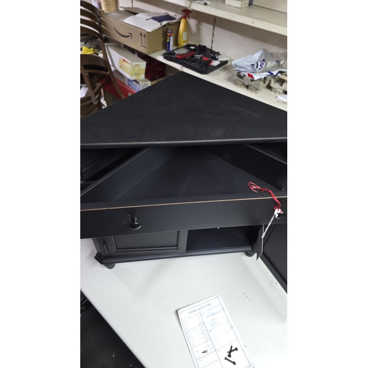 Crna ugaona komoda od drveta – klasični stil 80.5x43.5x76.5 cm