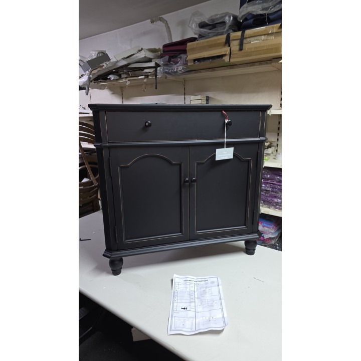 Crna ugaona komoda od drveta – klasični stil 80.5x43.5x76.5 cm