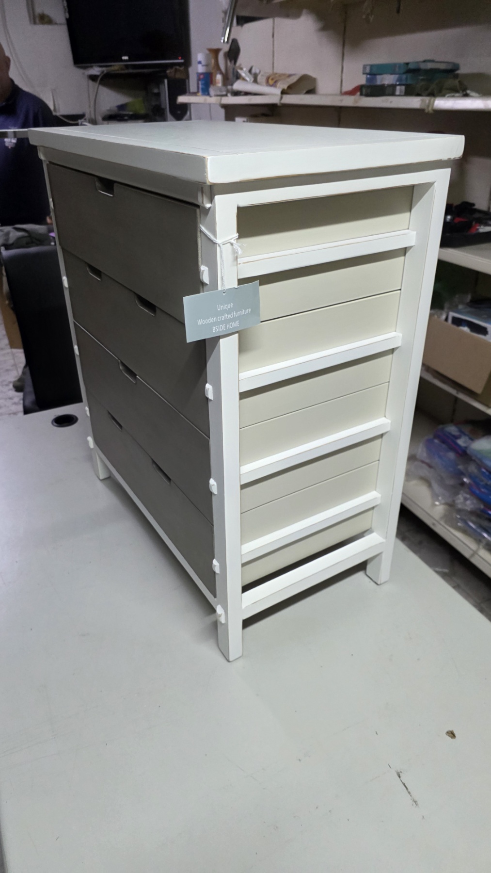 Komoda sa 4 fioke – puno drvo/MDF, bela konstrukcija, 66x36x73 cm - Слика 9