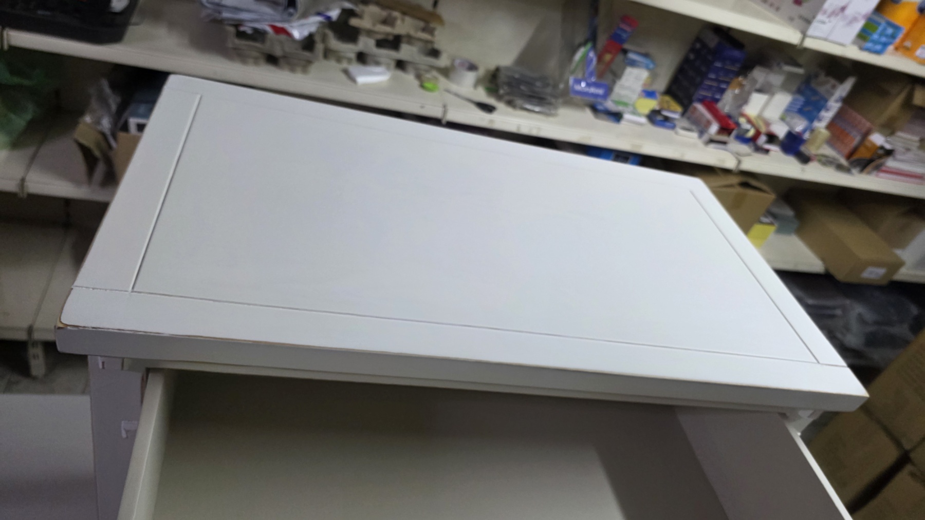 Komoda sa 4 fioke – puno drvo/MDF, bela konstrukcija, 66x36x73 cm - Слика 12