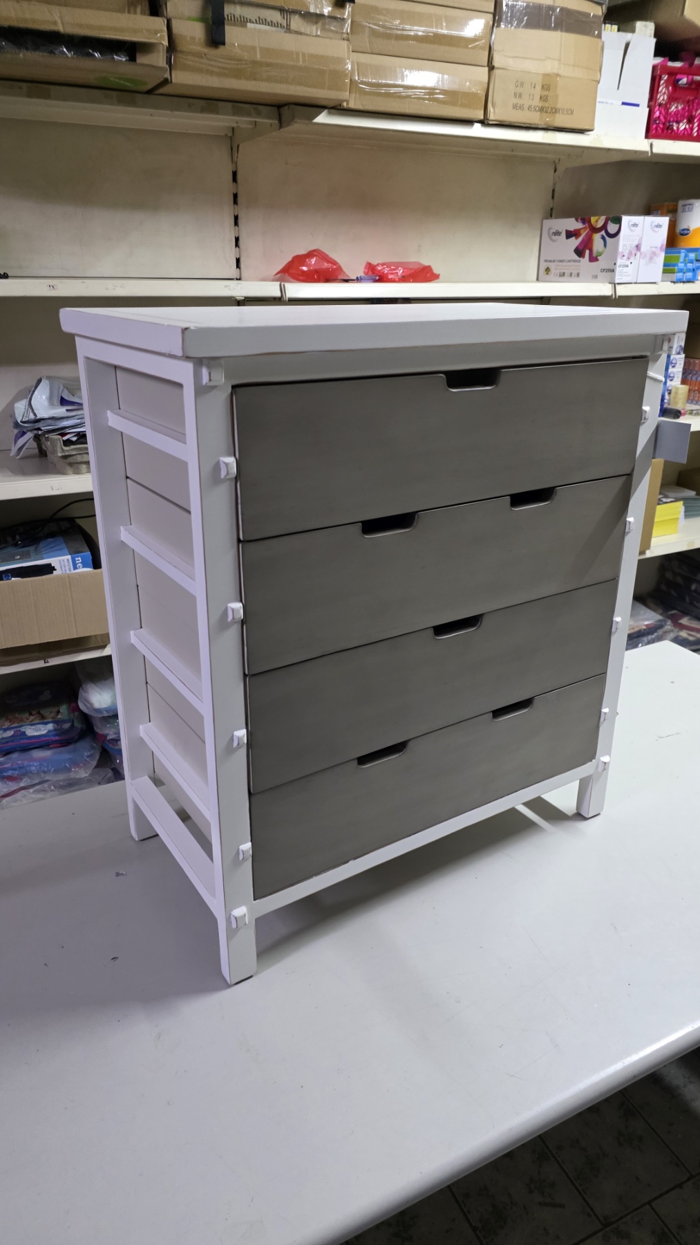 Komoda sa 4 fioke – puno drvo/MDF, bela konstrukcija, 66x36x73 cm - Слика 13
