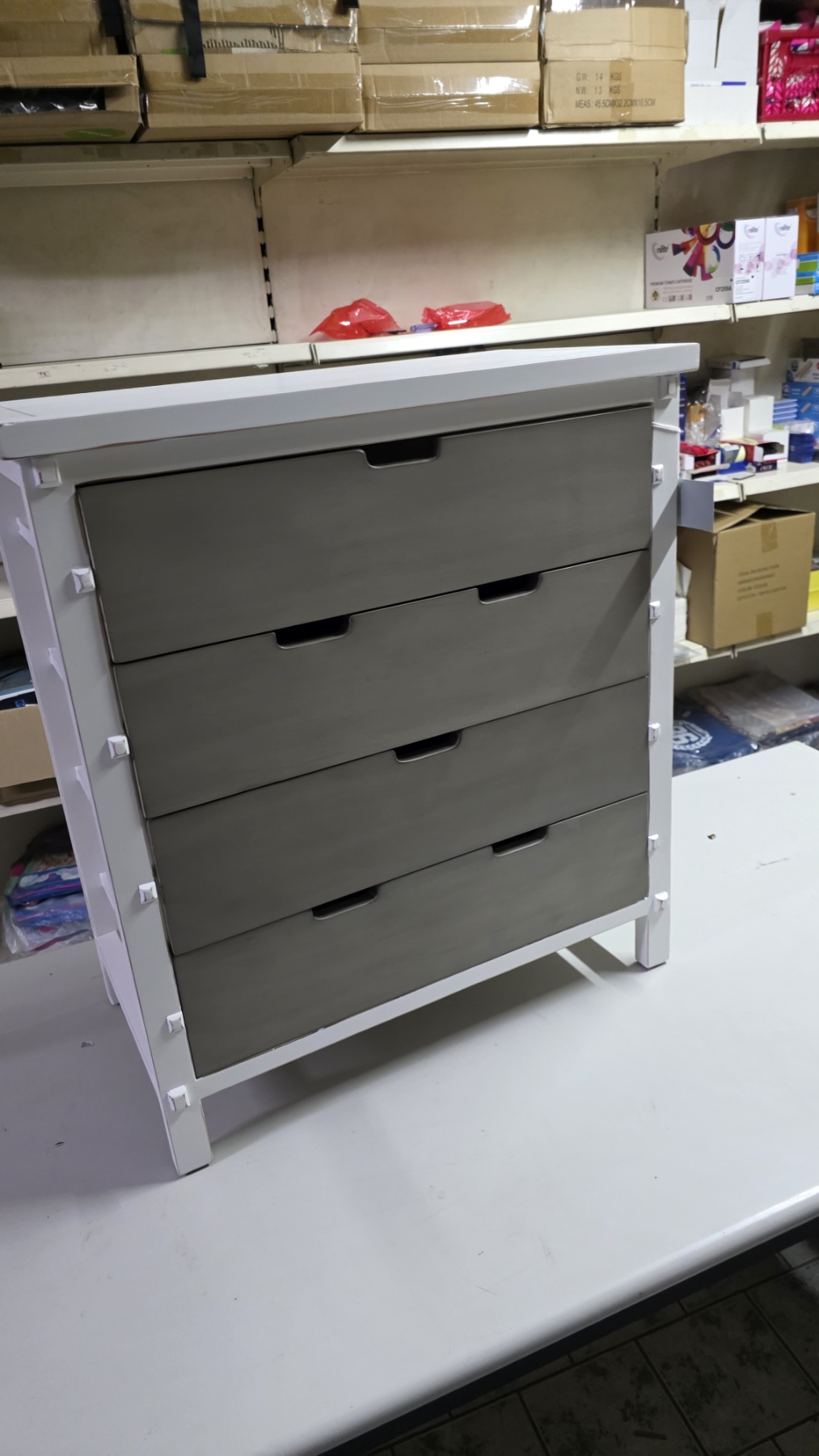 Komoda sa 4 fioke – puno drvo/MDF, bela konstrukcija, 66x36x73 cm - Слика 15